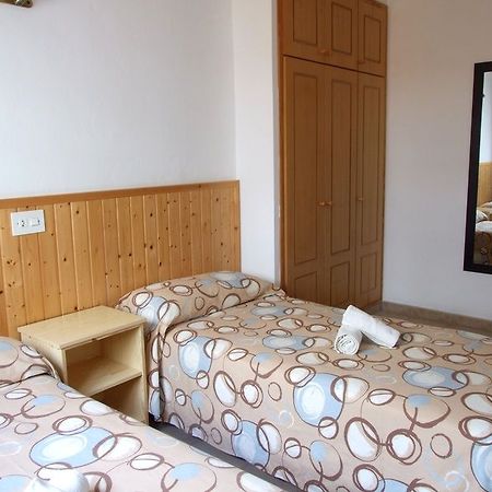Timon 1 & 2 Otel Es Pujols Dış mekan fotoğraf