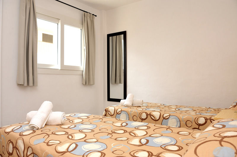Timon 1 & 2 Otel Es Pujols Dış mekan fotoğraf